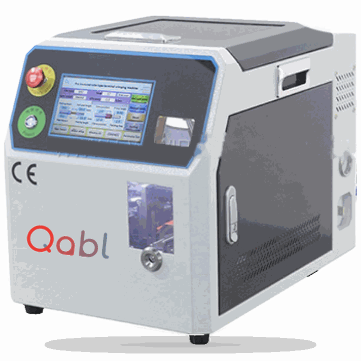 Qabl Aderendhülsen-Automat mit Touch-Display, Not-Aus und Sichtfenster zur Crimpstation