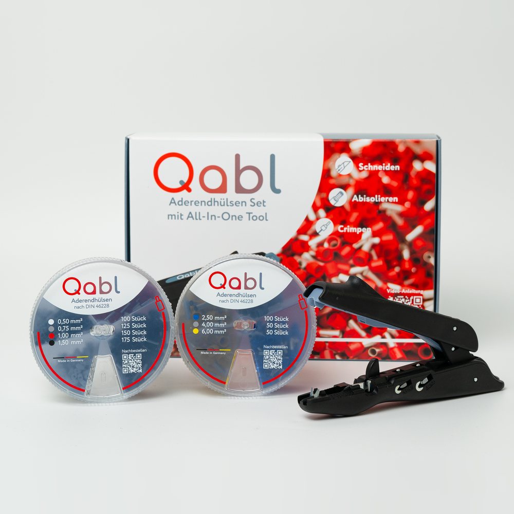 Qabl Aderendhülsen-Set: Verpackung, zwei Sortimentsboxen mit Aderendhülsen und All-In-One-Tool